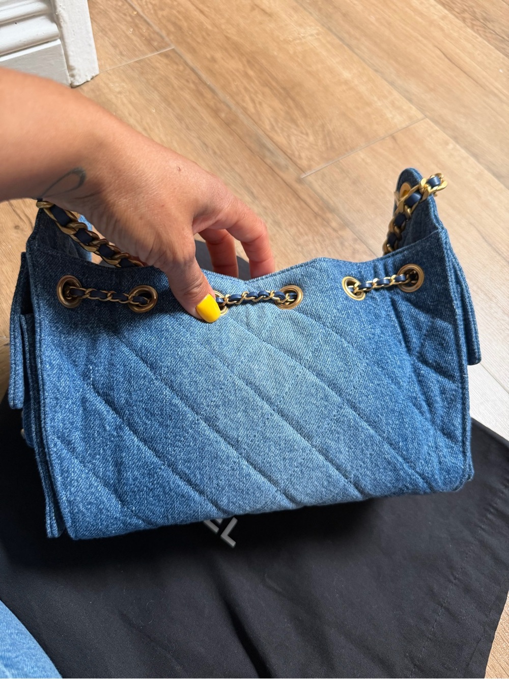 CHANEL Denim Drawstring Shoulder Bag in Blue with Gold Hardware - Picture 3 of 4